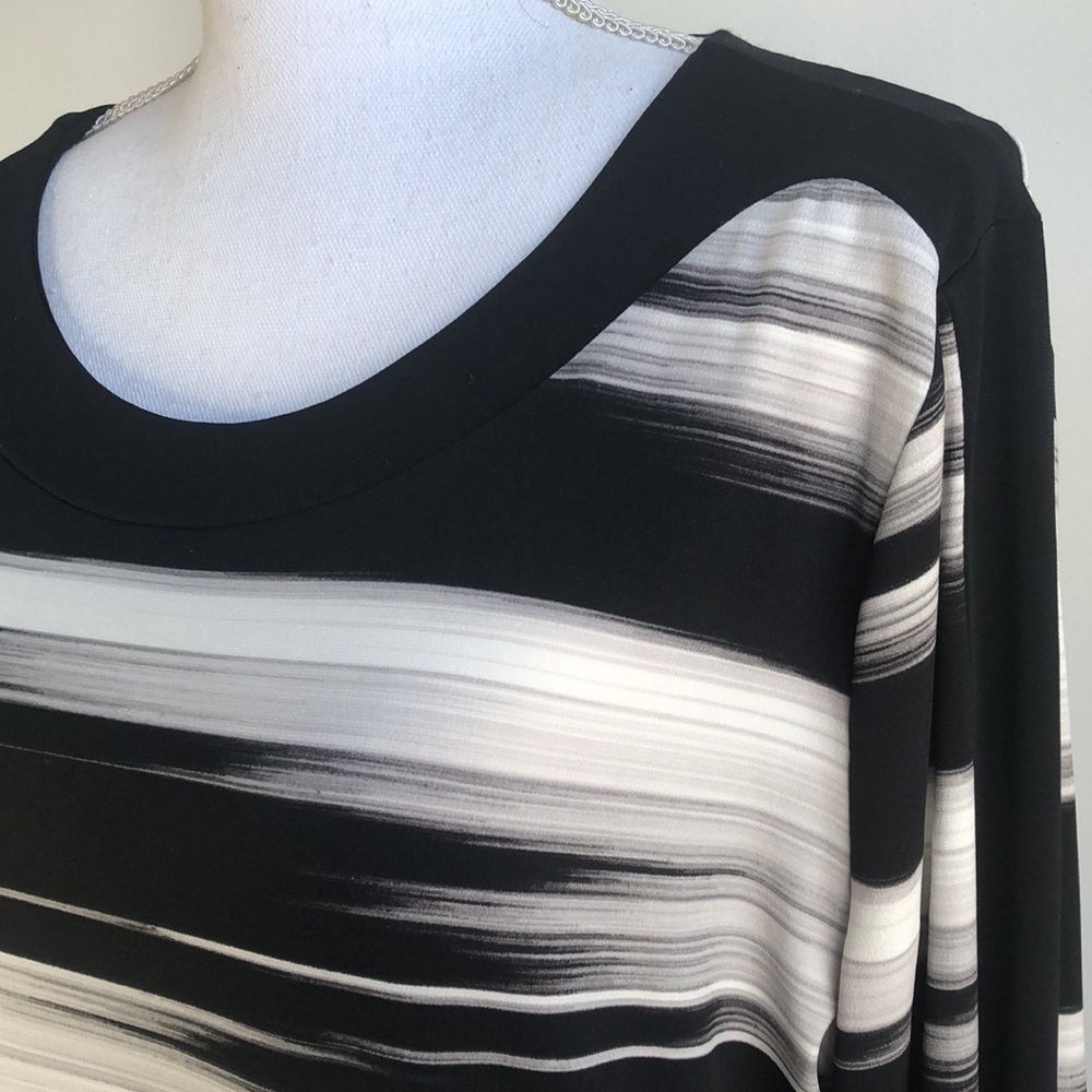 Chico’s black white abstract stripe tunic top - Picture 3 of 8